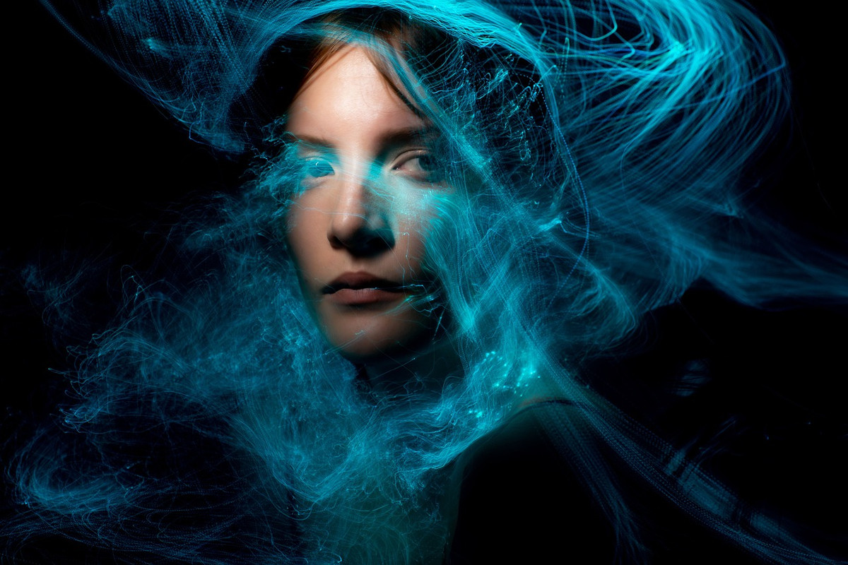 turquoise-woman-6217376-1280.jpg