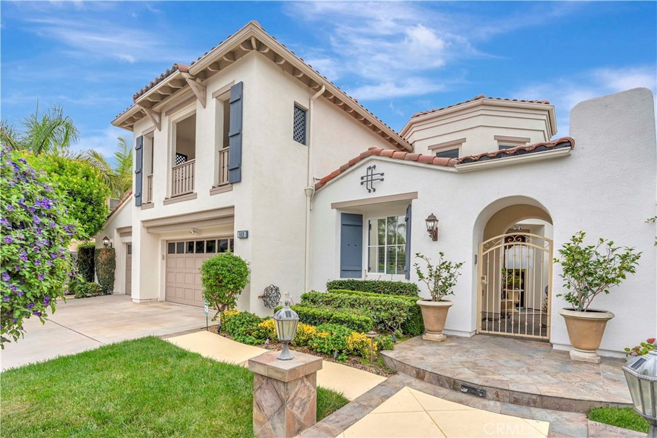 6416 Setting Sun Drive Huntington Beach California active listing