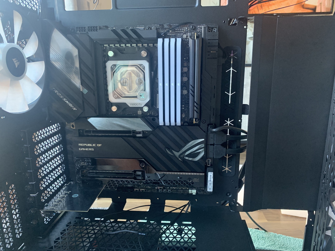 09F0E099-41D8-44D1-AE6A-9A0BA807EDE8