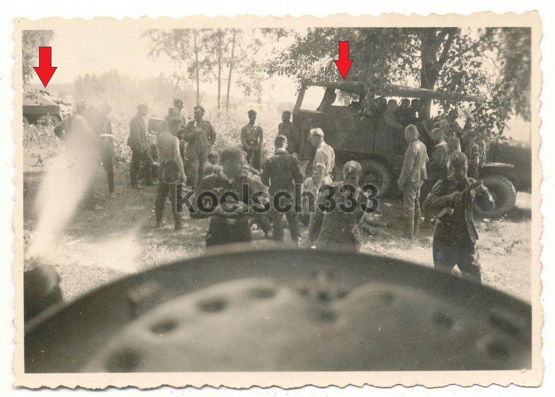 Foto Beute Fahrzeuge der Wehrmacht franzöischer 