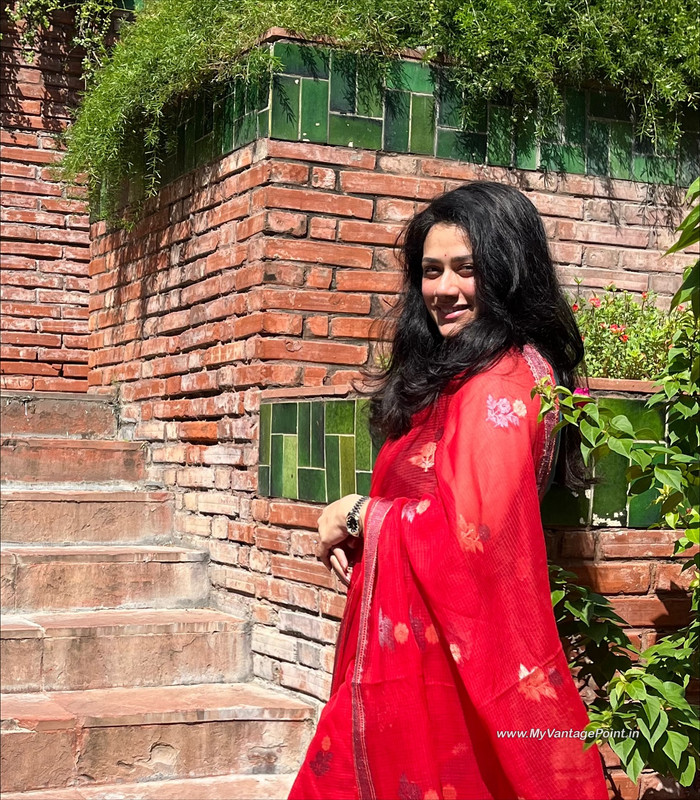 19-Girija-Oak-Godbole-Photos-Wallpapers-in-Red-Saree-My-Vantage-Point