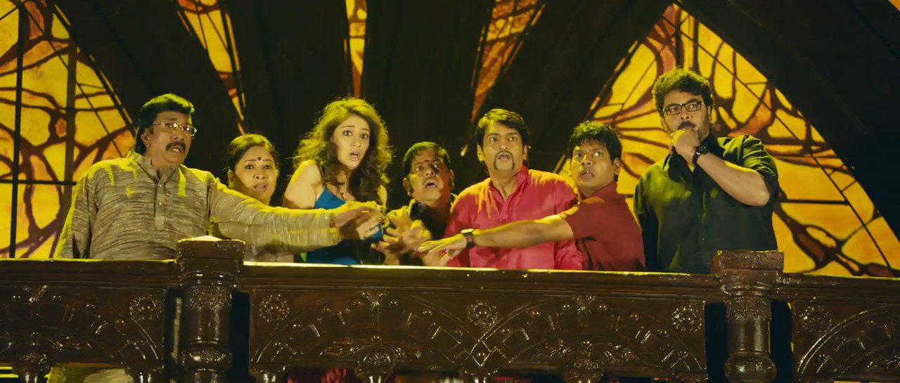 Aranmanai 2014 WebRip [Hindi + Tamil] 480p, 720p ESub Screenshot