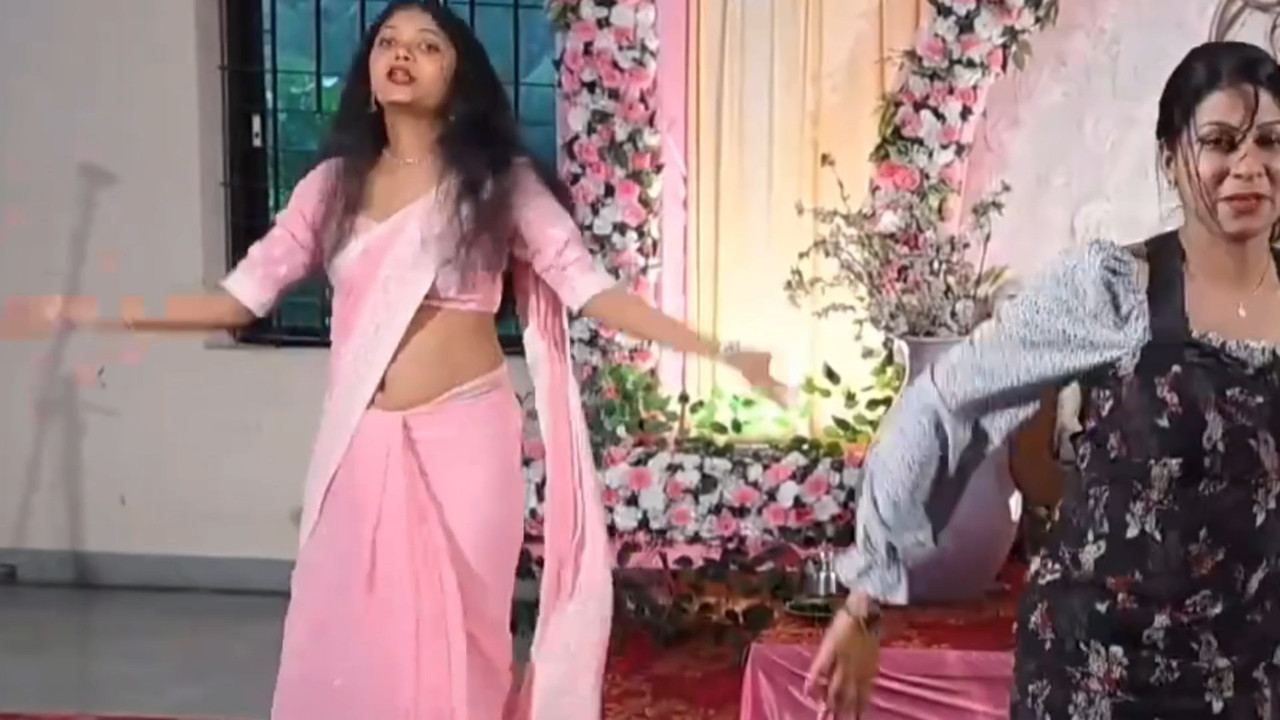 Mangalore girl sexy open wide tummy and navel in pink saree mp4 snapshot 00 19 405