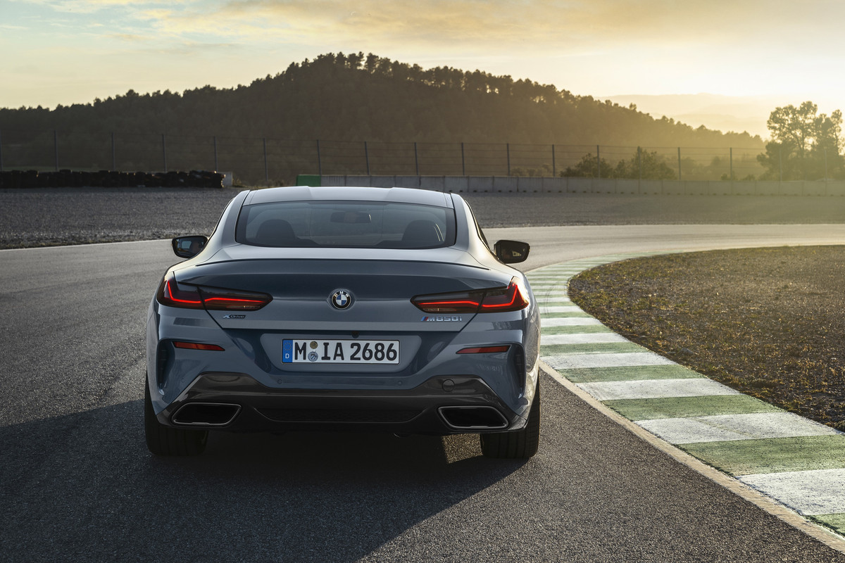 P90306629_highRes_the-all-new-bmw-8-se