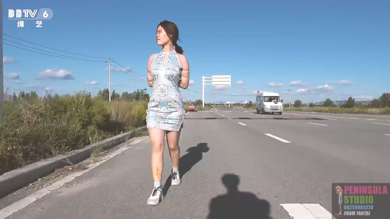 半岛束艺 海语227国道五花霸气散步，怒脱鞋光脚走路.mp4_20190928_073245.747