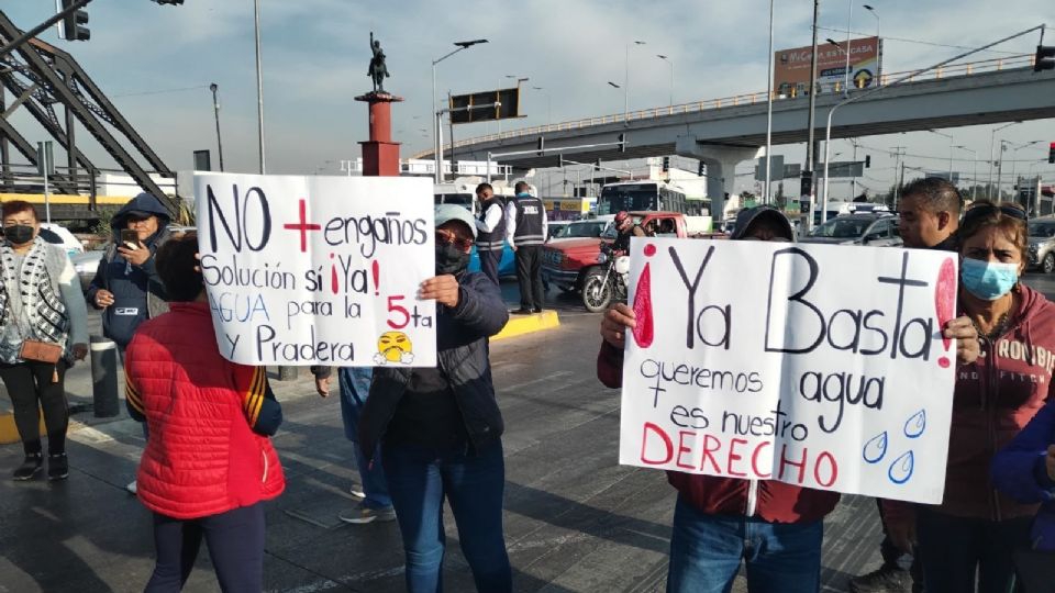 Por falta de Agua, vecinos del municipio de Ecatepec bloquean la Vía Morelos