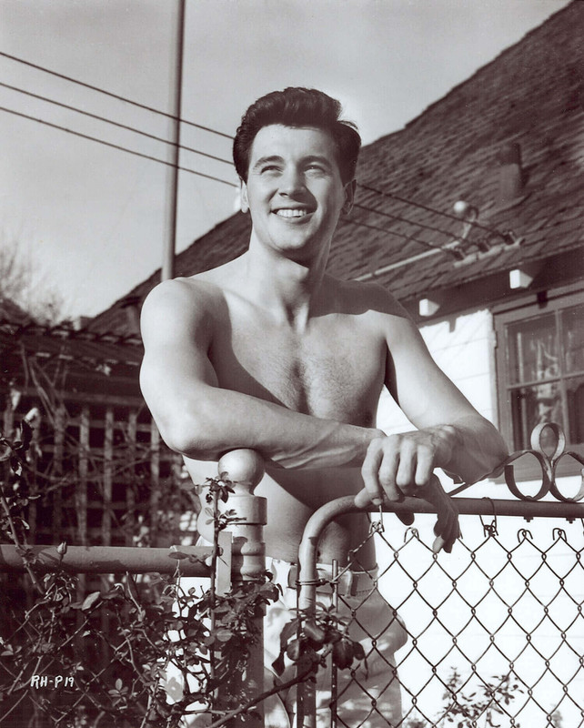 hnocid4deqm81-min (1) (1) (1)