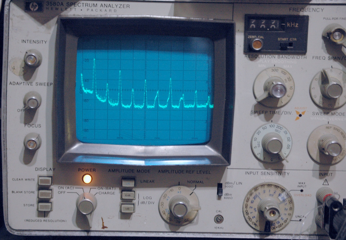 Puc_30_5K_from_3314A_20Vp-p_throughtREJFILTER_100s-dev_5kHz-dev_RBW=300Hz_3580A