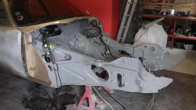 895 Camouflage retiré