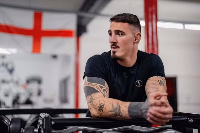 Том Аспинал обяви важната новина, но не се оказа свързана с UFC