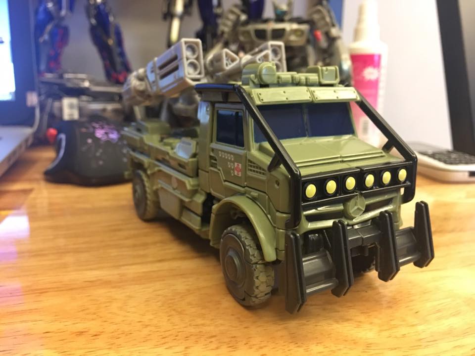 Transformers-The-Last-Knight-Voyager-Class-Autob