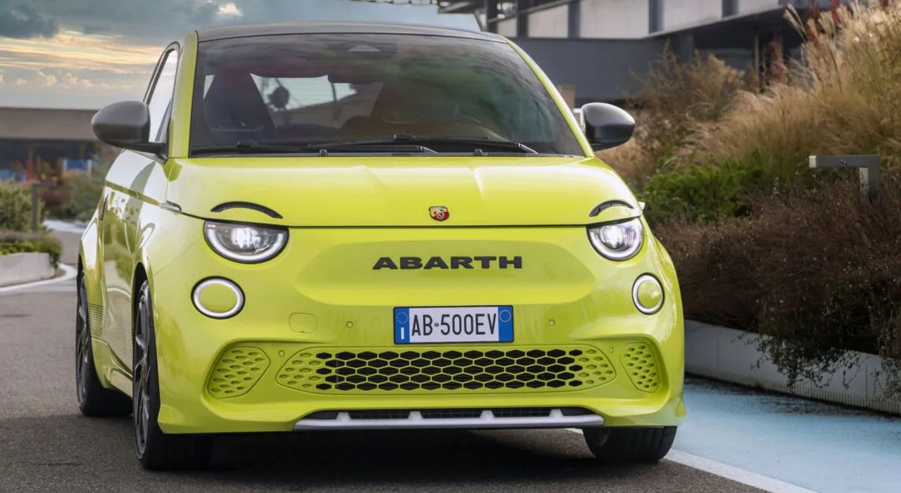 nuova abarth 500e elettrica scorpionissima