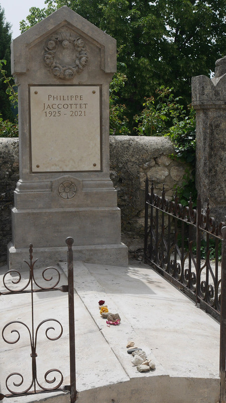Philippe-Jaccottet-Grab-in-Grignan