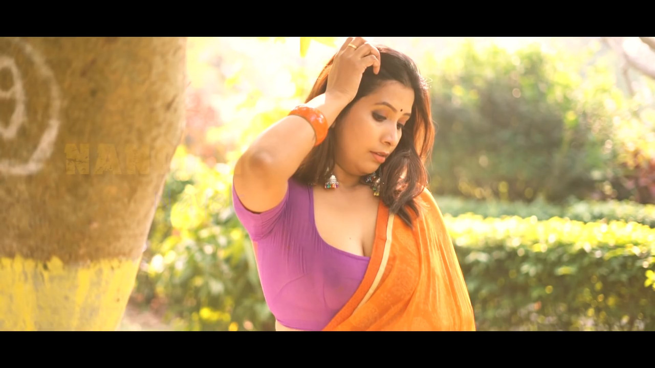 Hot Bengali Model in Saree.mkv_snapshot_04.11.200