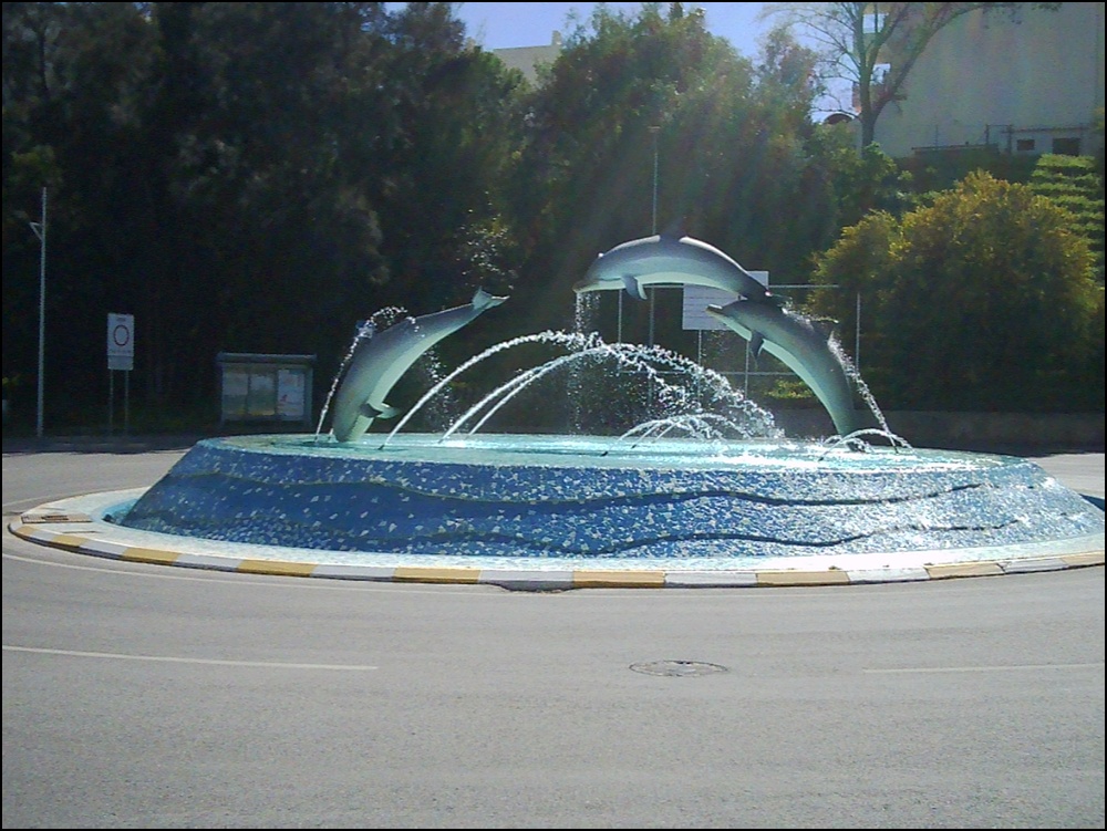 Dolphins Roundabout Albufeira 290326