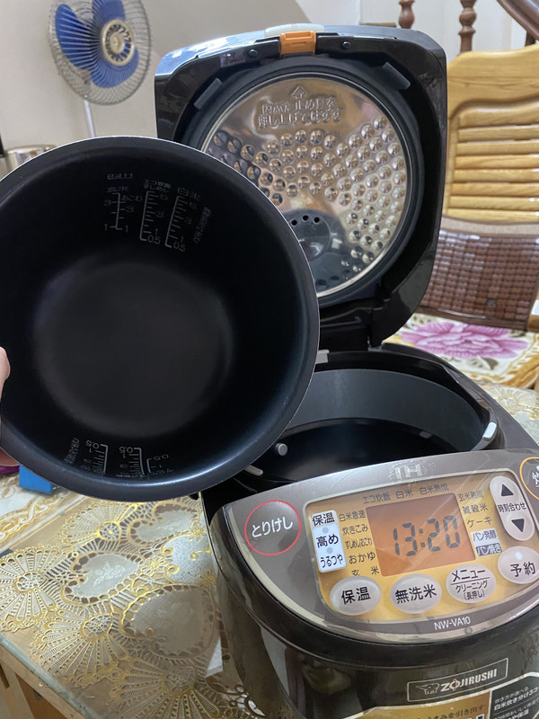 CB494C97-28B2-429A-8AC8-3D57A23B8BA1