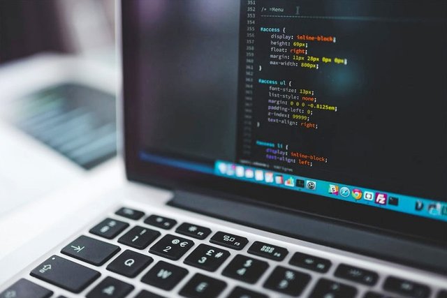 Веброзробка у 2025: порівняння Python, JavaScript та PHP