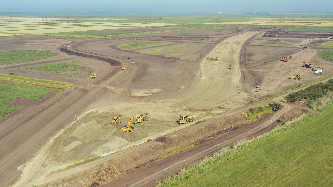 70FA3944-3FF3-411B-9EDC-4F0FD96EE9A9