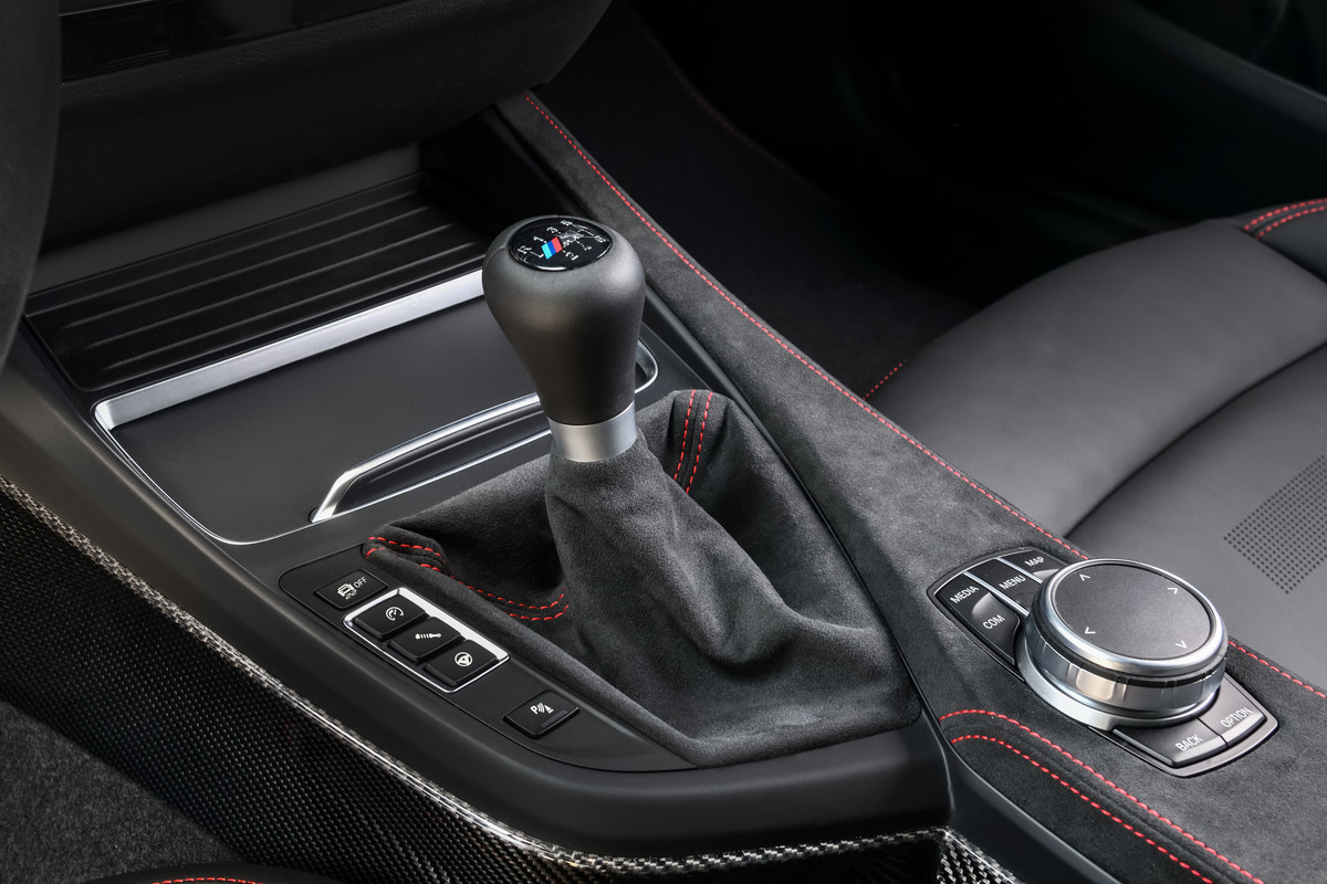 P90374239_highRes_the-all-new-bmw-m2-c