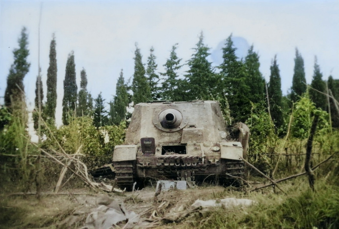 Sd.Kfz.166 Sturmpanzer IV Brummbär - 10/2013 Brummbar-abandonn-Anzio-1944