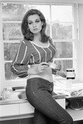 Valerie-Leon-b63