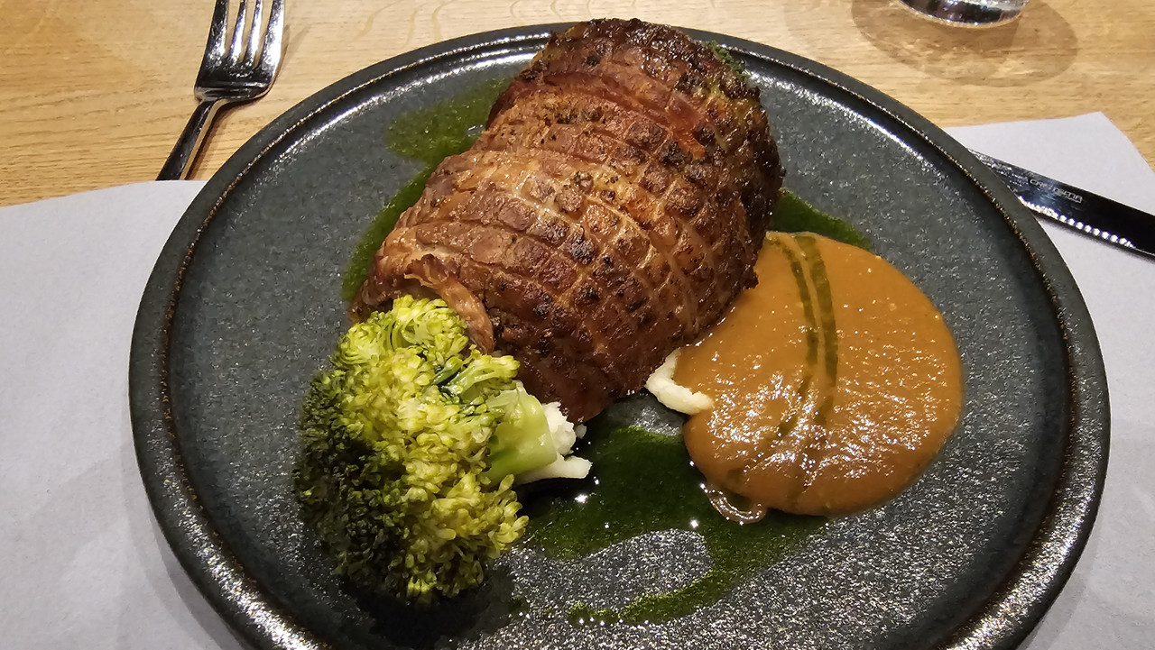 主菜，烤羊肉。不吃的人可以換成鴨腿