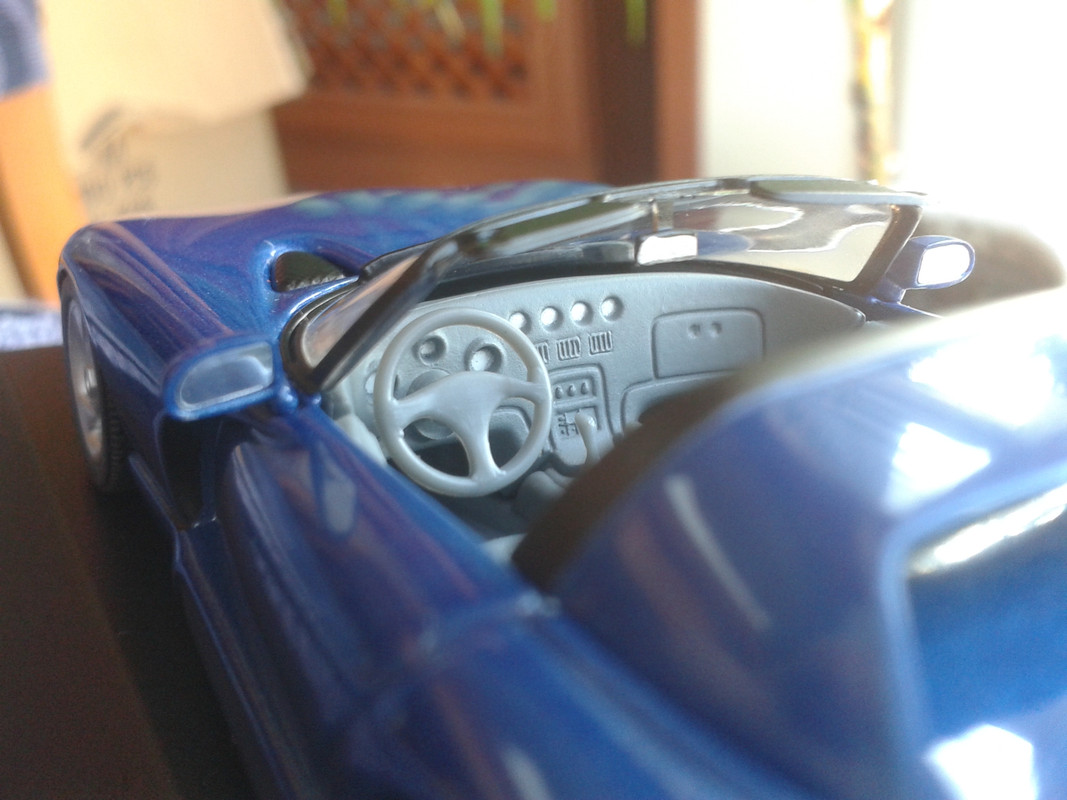 1993 Dodge Viper RT-10 (Minichamps) (15)