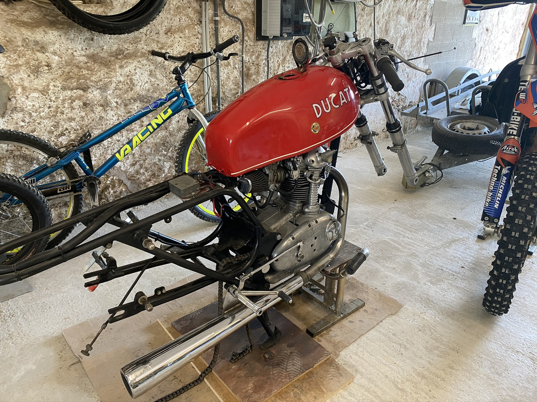 C5BF983D-2D88-4440-AC77-A5061C47F2C4