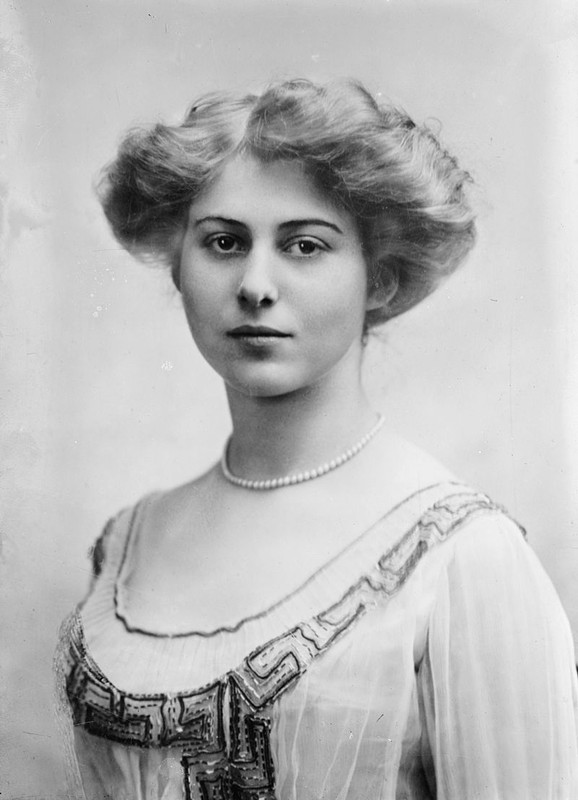Eileen-Sutherland-Leveson-Gower-Duchess-of-Sutherland