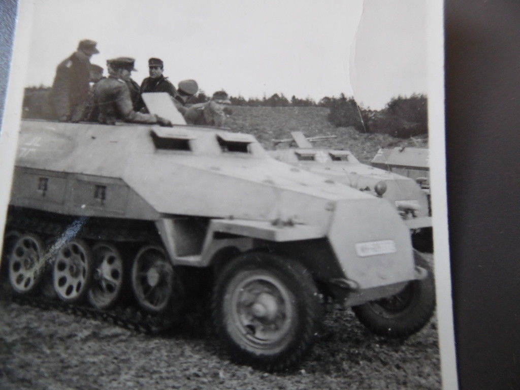 Soldat bei Ausbildung an Panzer SPW Halbkette in Dänemark