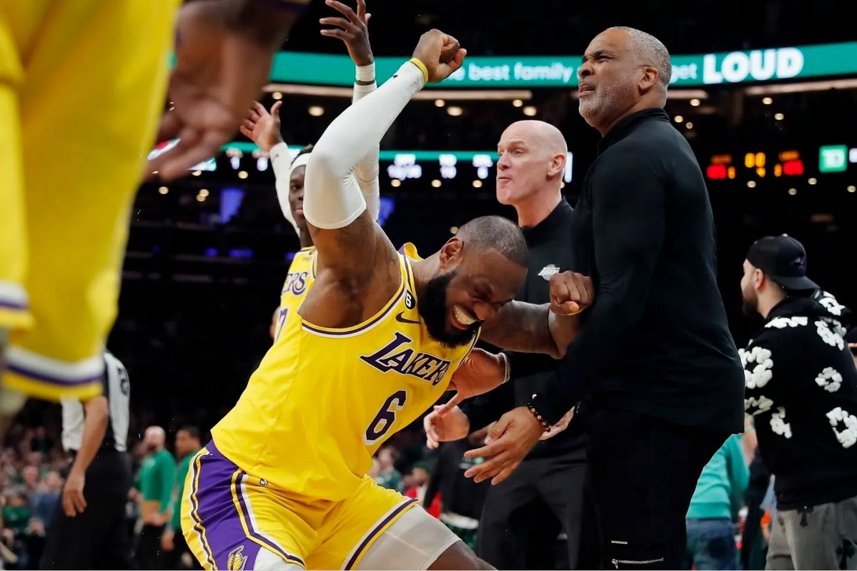 LeBron James le rompe el labio a árbitro en la derrota de los Lakers vs Nuggets