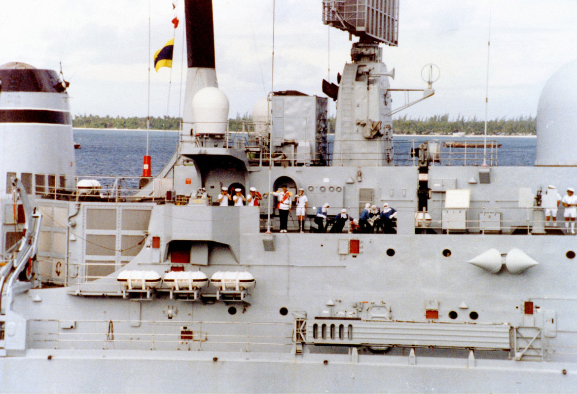 HMS Sheffield в Диего-Гарсия. февраль 1982
