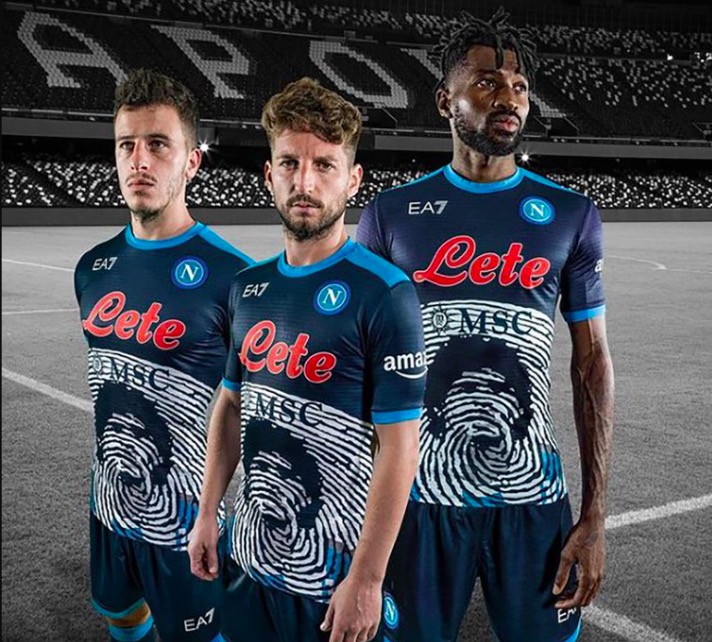 Napoli estrenará jersey en honor al primer año de la muerte de Maradona