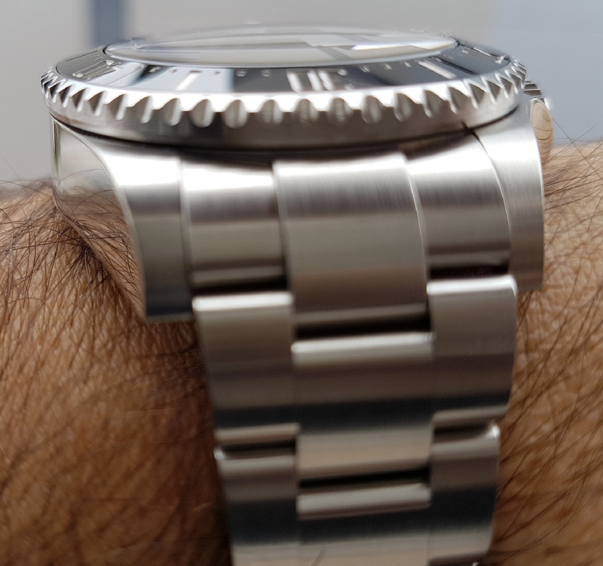 Rolex Sea-Dweller Deepsea 44mm Ref. 116660 (2)