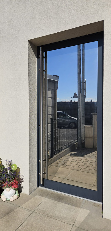 Porte d'entrée après pose du film Chrome miroir Armolan