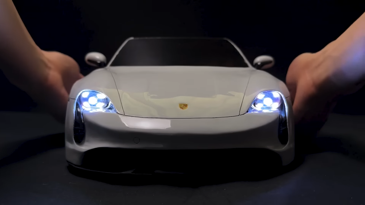Fanático de los Porsche crea Taycan con luces LED utilizando un Bolígrafo de Impresión 3D
