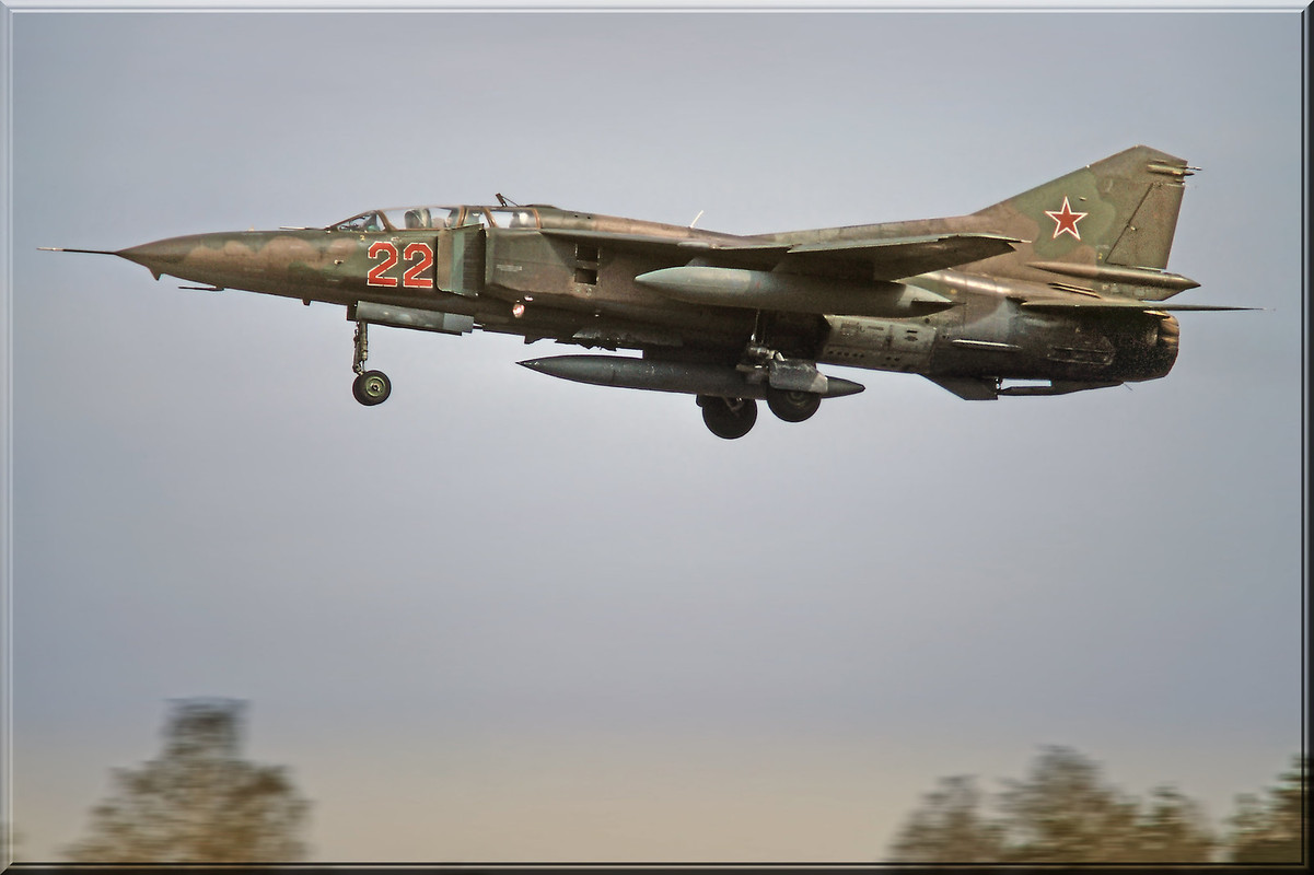 787 IAP Mig-23UB 22 Red_6901905_Summer 92_3