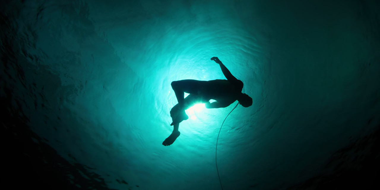 Altered Carbon (2018) - S01E01 - Out of the Past (1080p NF WEBRi