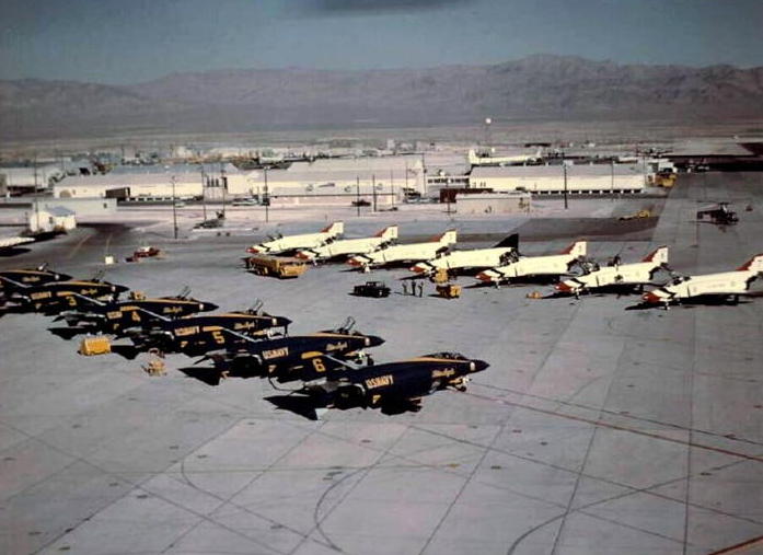 F-4-Phantom-USAF-Thunderbirds-and-F-4-Ph