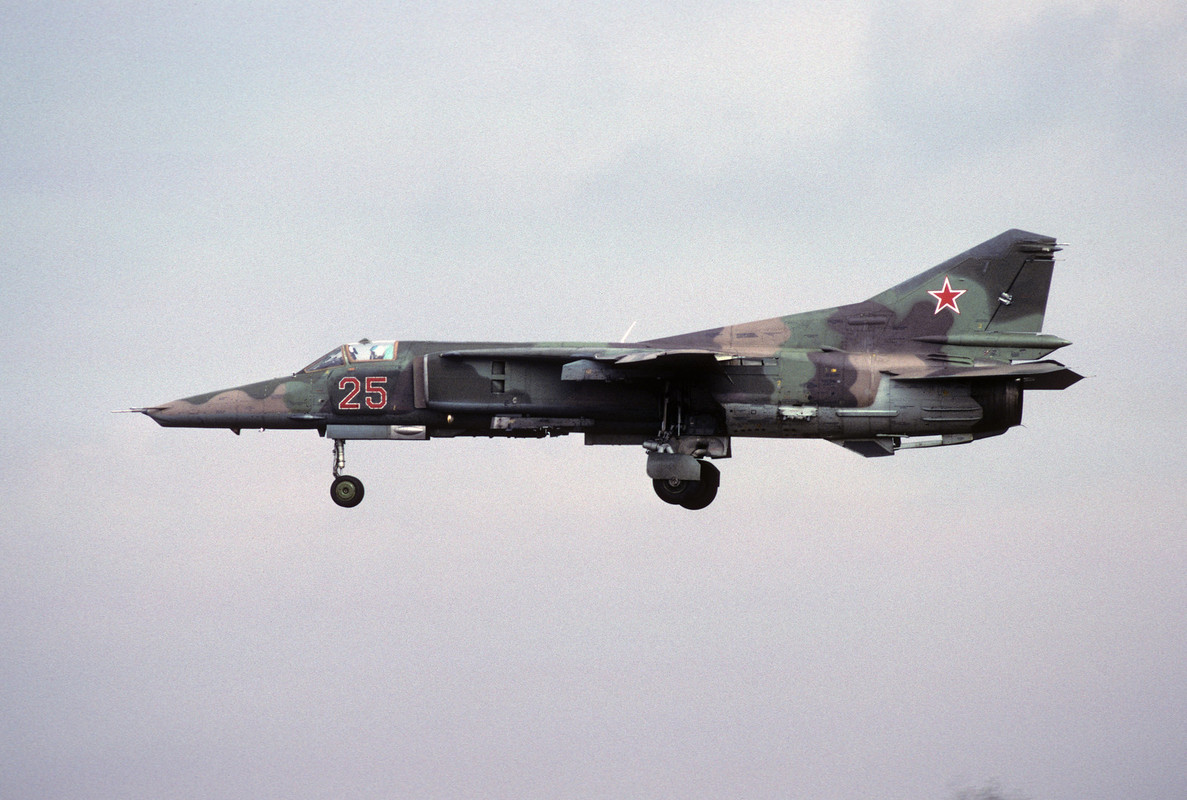 296 APIB MiG-27D 25 Red_61912555165_17-09-91