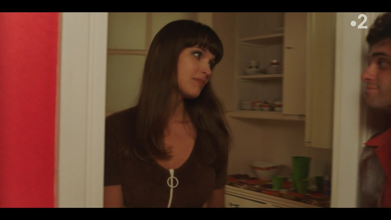 2022-05-13_21_10_Fr2_Les-petits-meurtres-d-Agatha-Christie-70-s_3x2_La-chambre-noire.mp4_snapshot_01