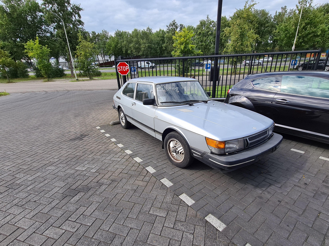 SAAB 900 - foto 1