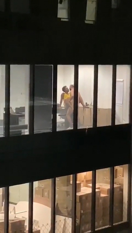 522914542_vf_office-caught_24000