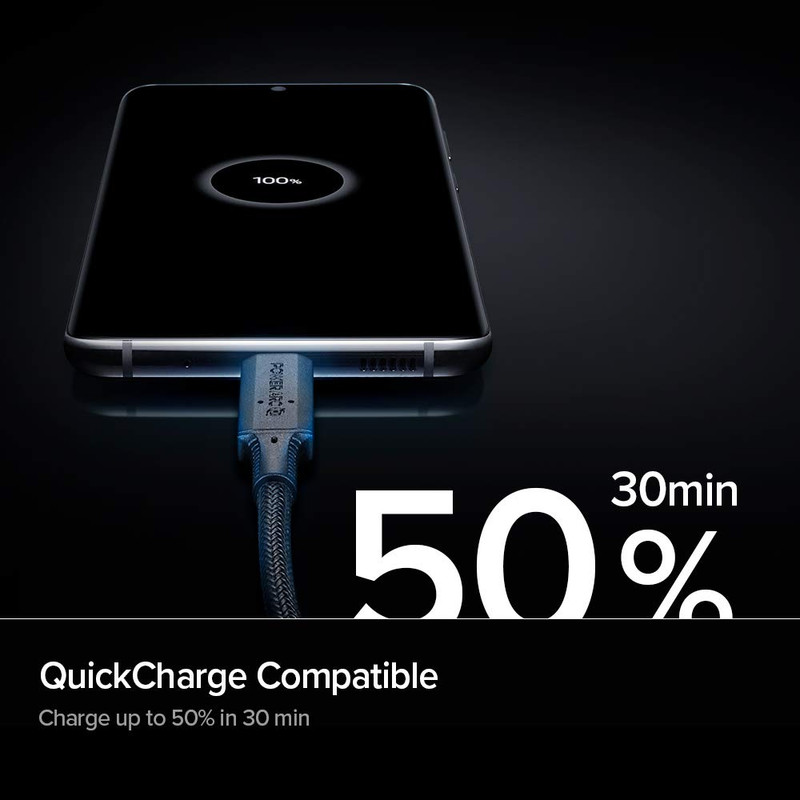 Cable Spigen ArcWire de USB-A a USB-C mostrando su conector reforzado.