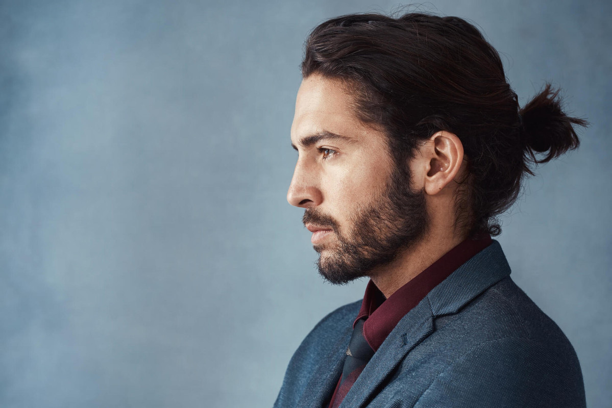 Cortes de cabello para hombres con cola de caballo