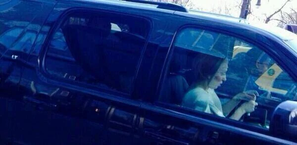 12-25-13-Leaving-her-apartment-001.webp