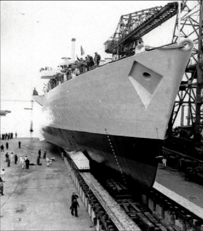 HMS Sheffield (D80) спуск на воду