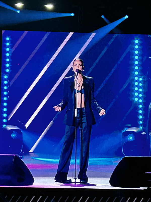 8C5FF468-0623-4018-BB3E-21C5B3592453