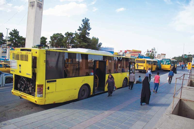 Conductores de autobuses de Irán organizan una huelga por bajos salarios