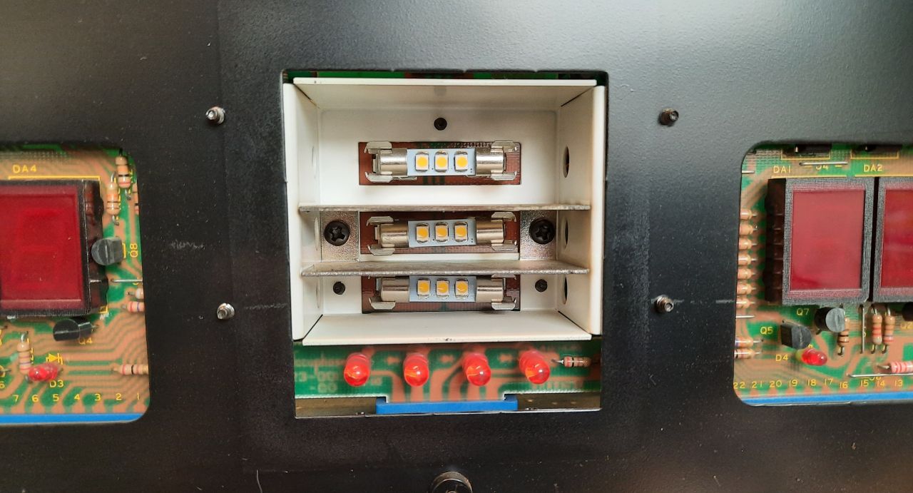 [Bild: Lampen-Mitte-20260328-klein.jpg]